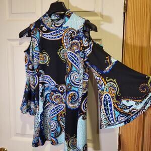 70's style petite dress, flared bell sleeves. Measurements in pics.
